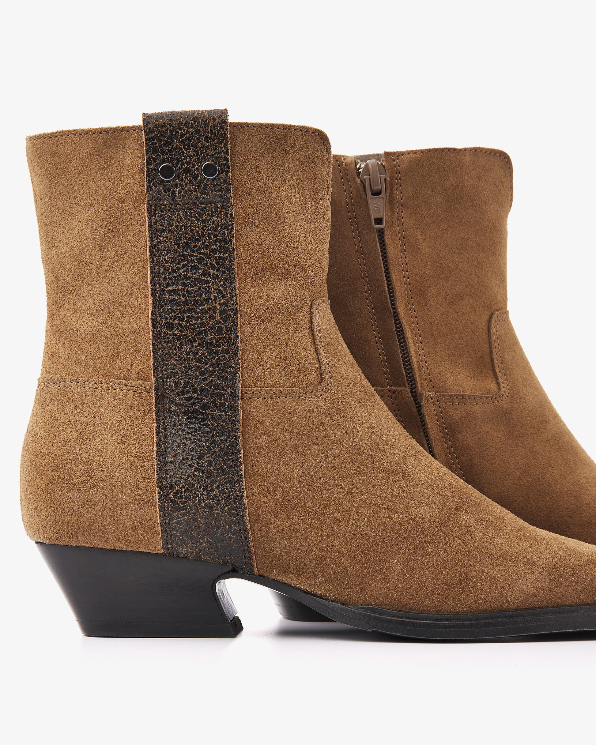 VIA VAI Keira Weston enkellaarsjes dames – detail van studs in leer en suède
