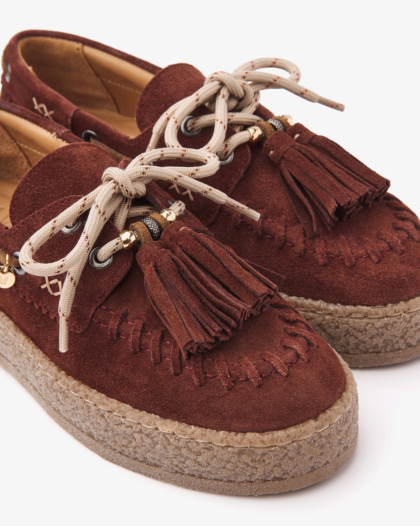 VIA VAI Rox Romee bordeauxrode platform loafers dames – detail van stiksels in leer en suède