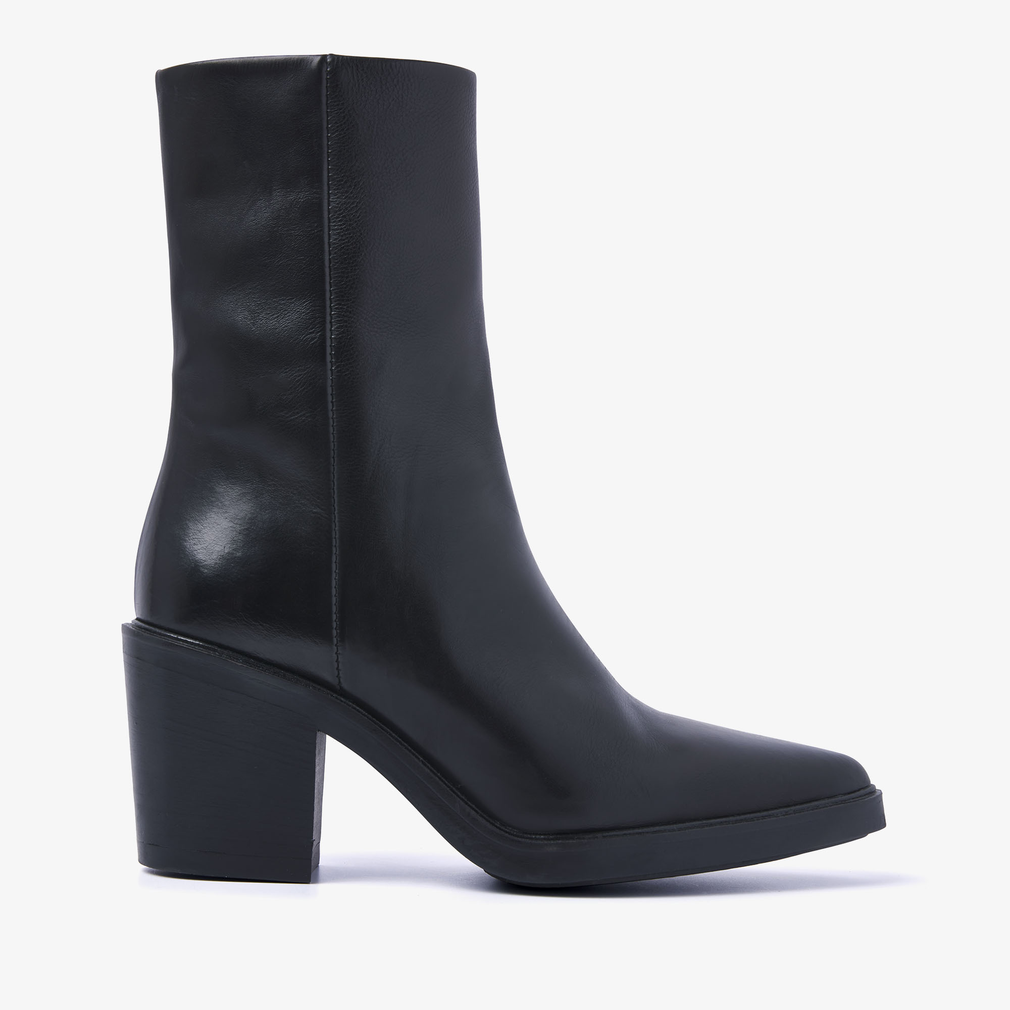 VIA VAI Kailee Faye black ankle boots