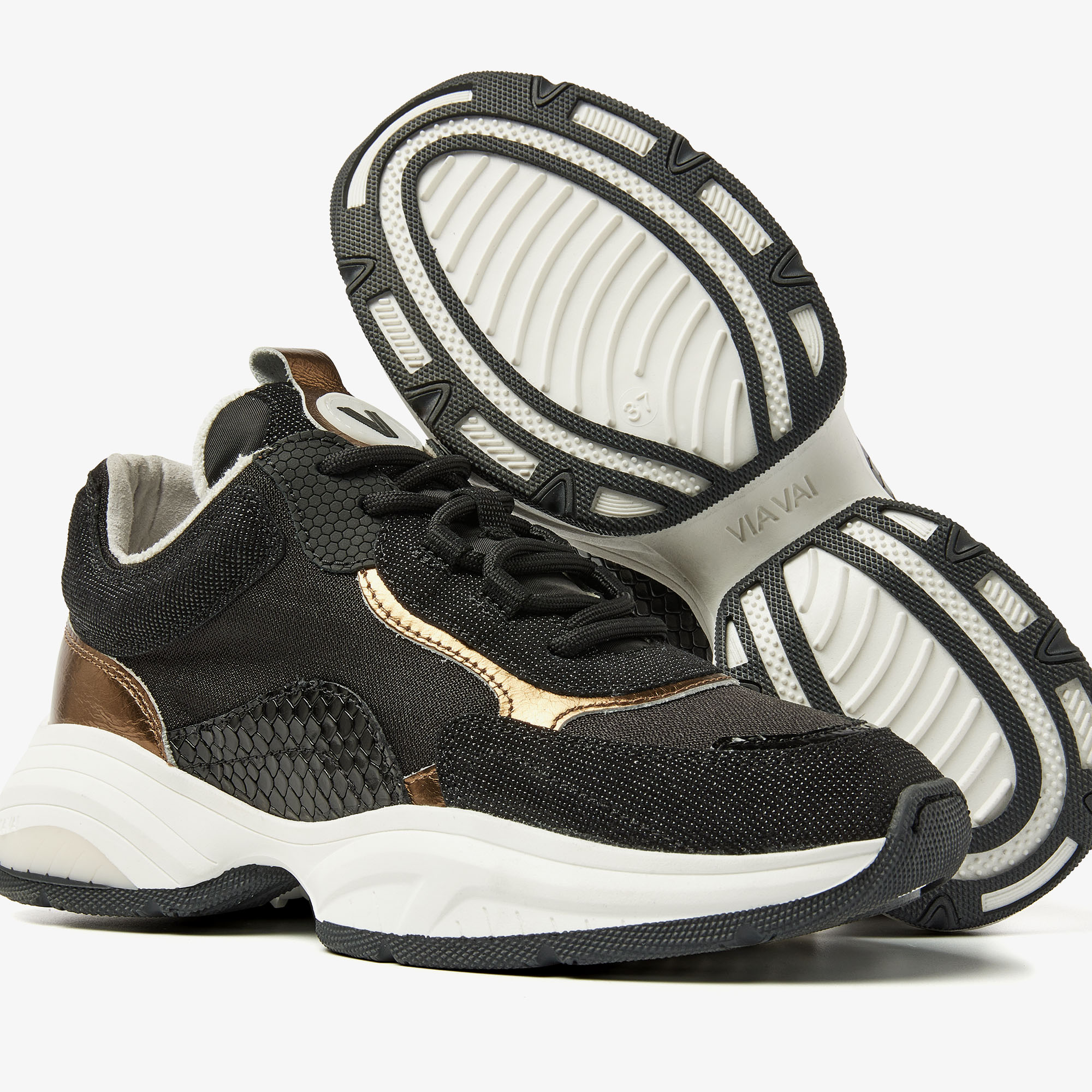 Pepper Finn VIA VAI zwarte sneakers VIA VAI