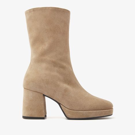 Lilla Seven beige ankle boots