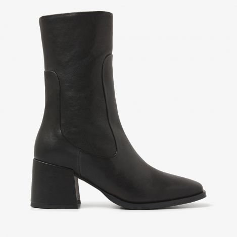 Indy Lora black ankle boots