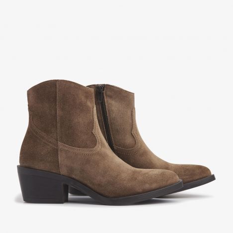 Kamila Tour brown ankle boots